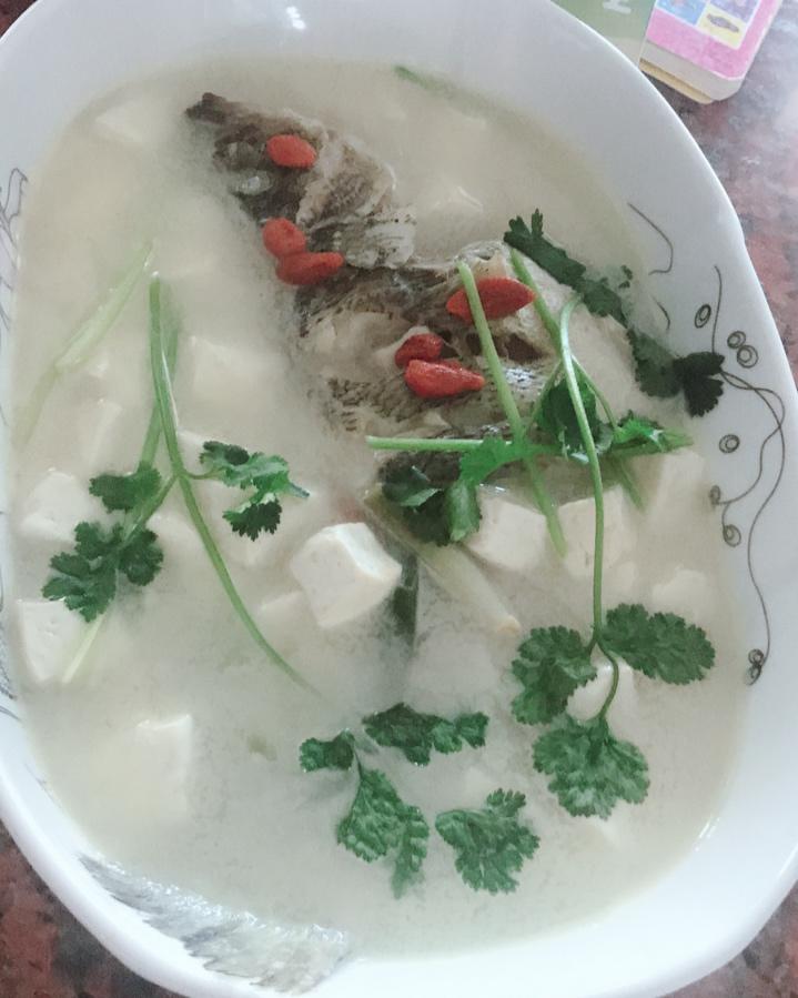 hufly做的鱸魚豆腐湯