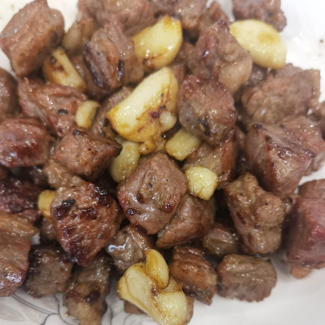 好吃到舔盘的蒜香黑椒牛肉粒