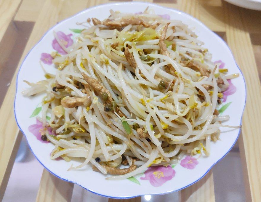 厨师长教你：“炝炒绿豆芽”的家常做法，味道非常赞