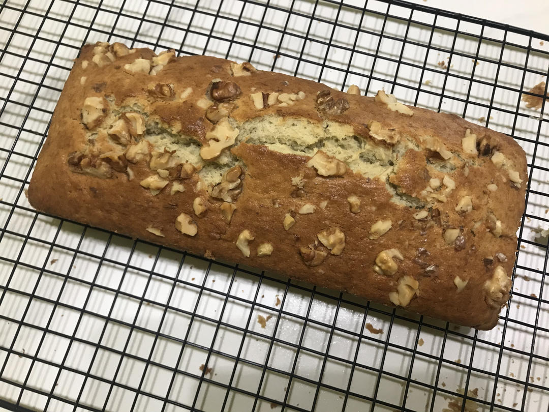 简简单单的香蕉核桃蛋糕（很香很香的咧）