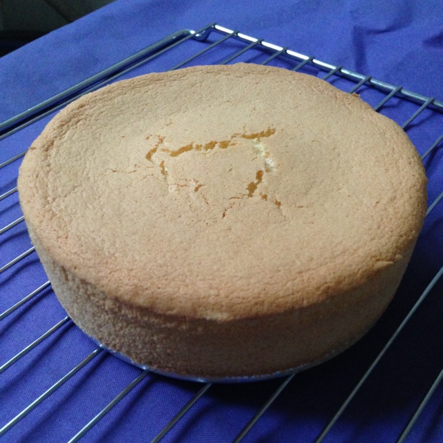 超简单完美戚风蛋糕（6寸2蛋）附打发、翻拌、脱模视频