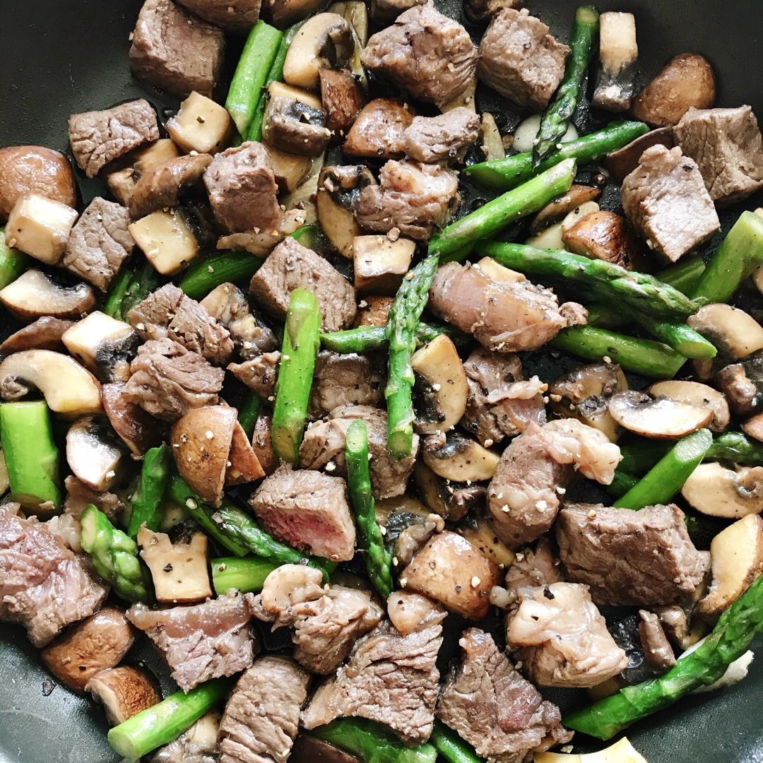 黑椒芦笋牛肉粒