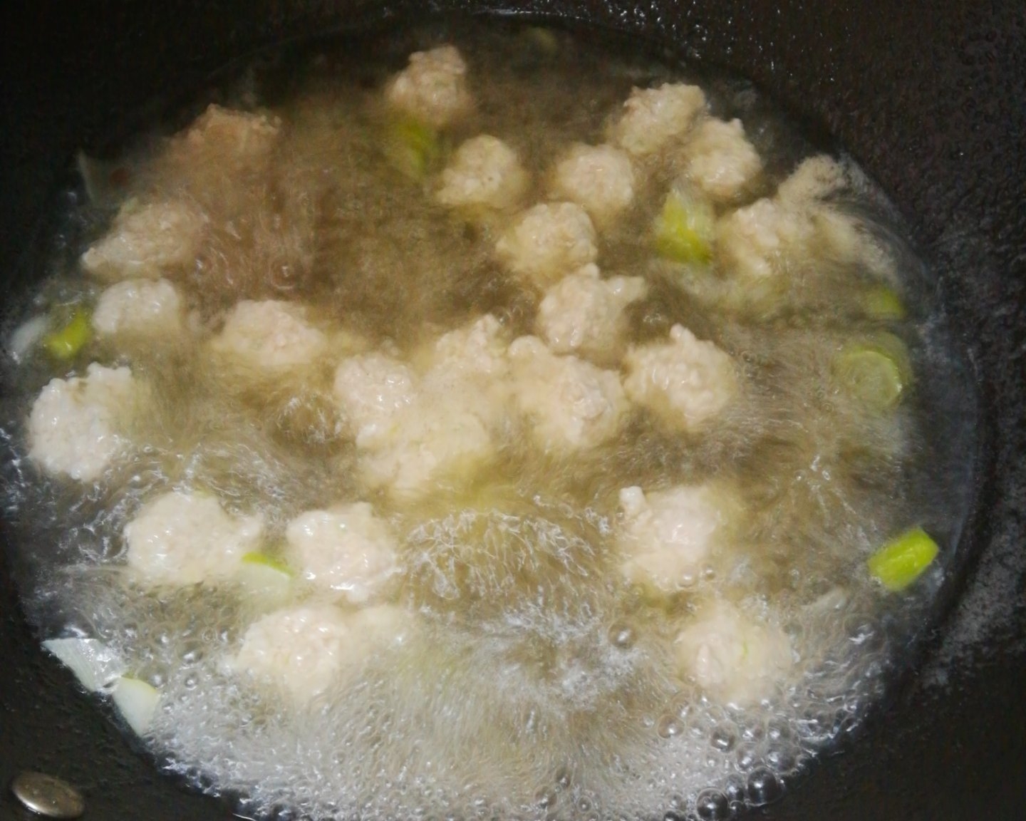冬瓜粉丝肉丸子汤的做法 步骤2