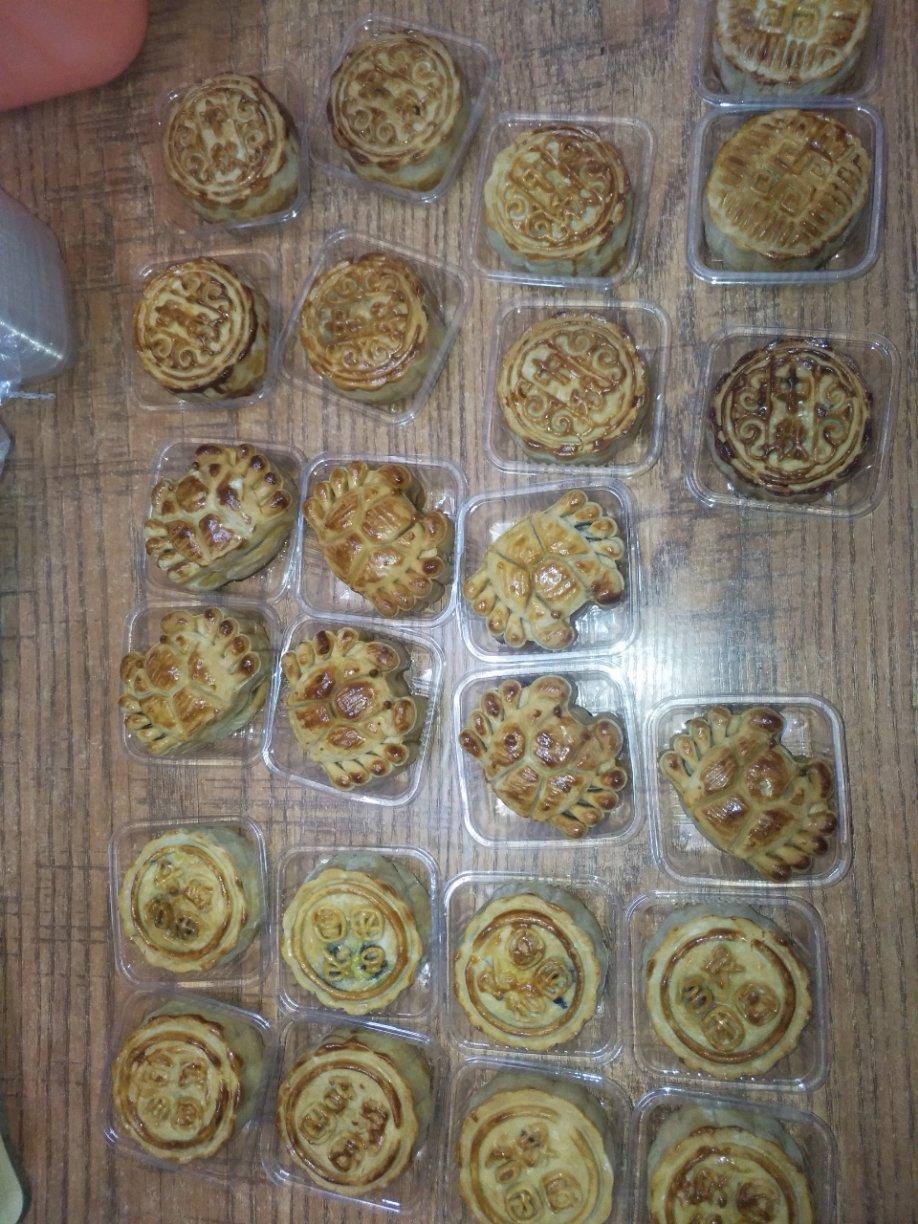 广式月饼—蛋黄莲蓉月饼