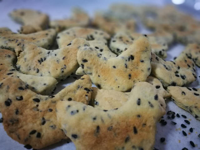 黑芝麻咸香饼干
