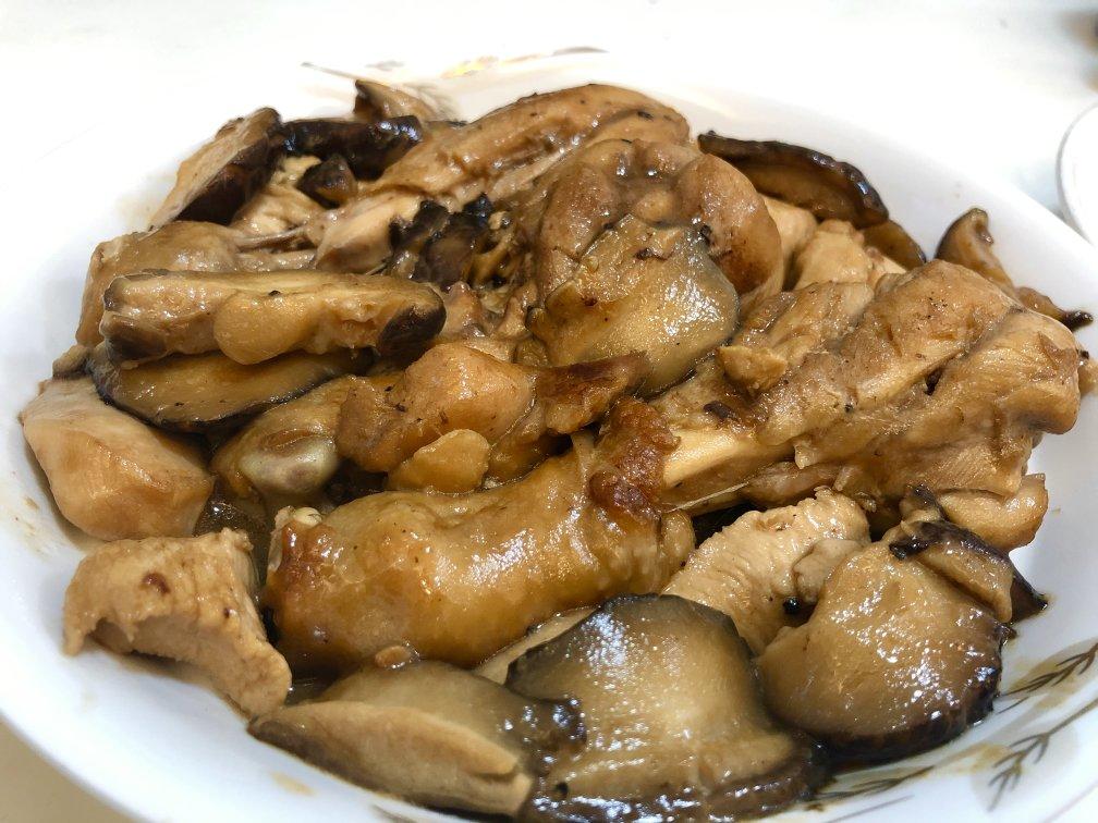 比黄焖鸡还要好吃的香菇炖鸡腿