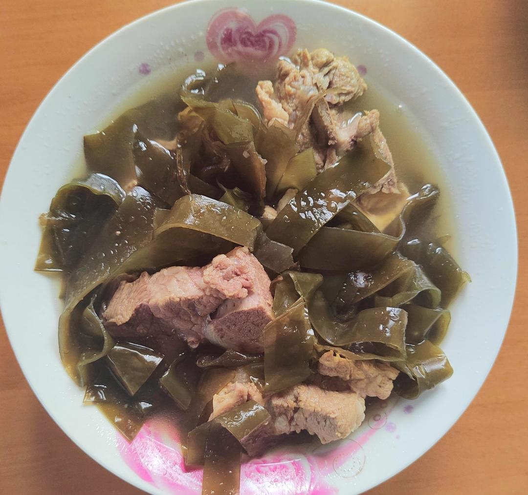 骨头海带汤（卖相平平无奇，味道却鲜美异常）的做法