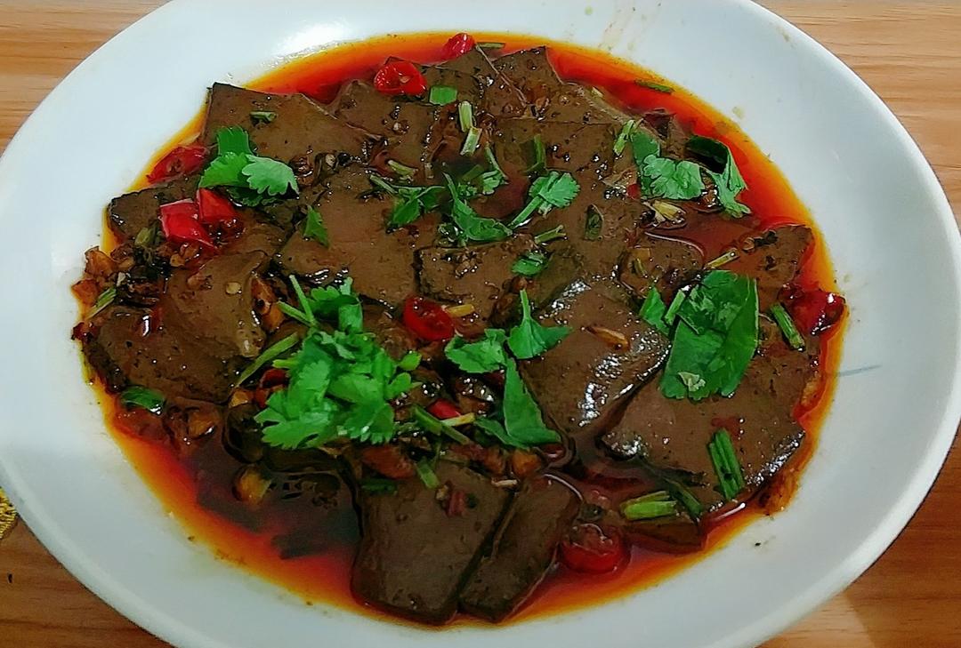 蒜苗鸭血