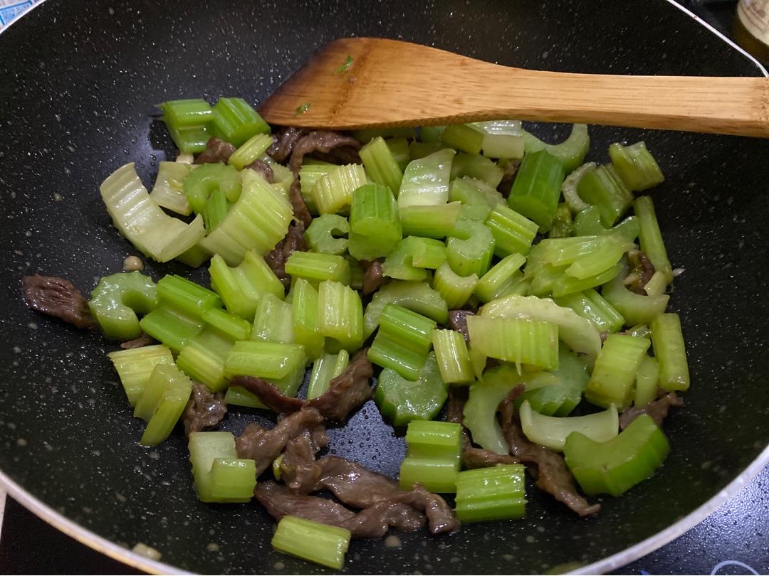西芹炒牛肉！