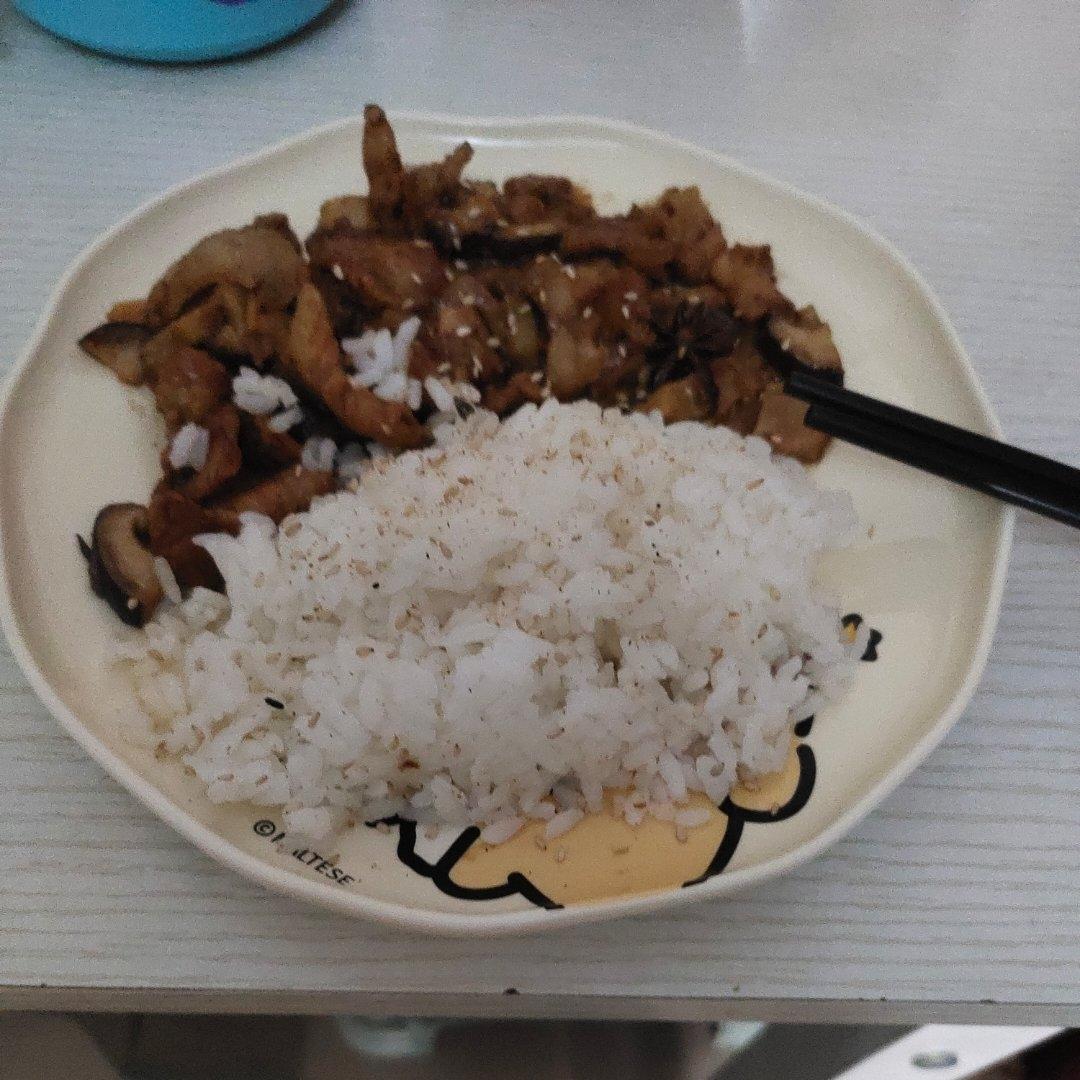 香菇卤肉饭造起来