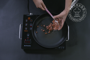 德普烘焙食谱—红肠洋葱麦芬的做法 步骤1