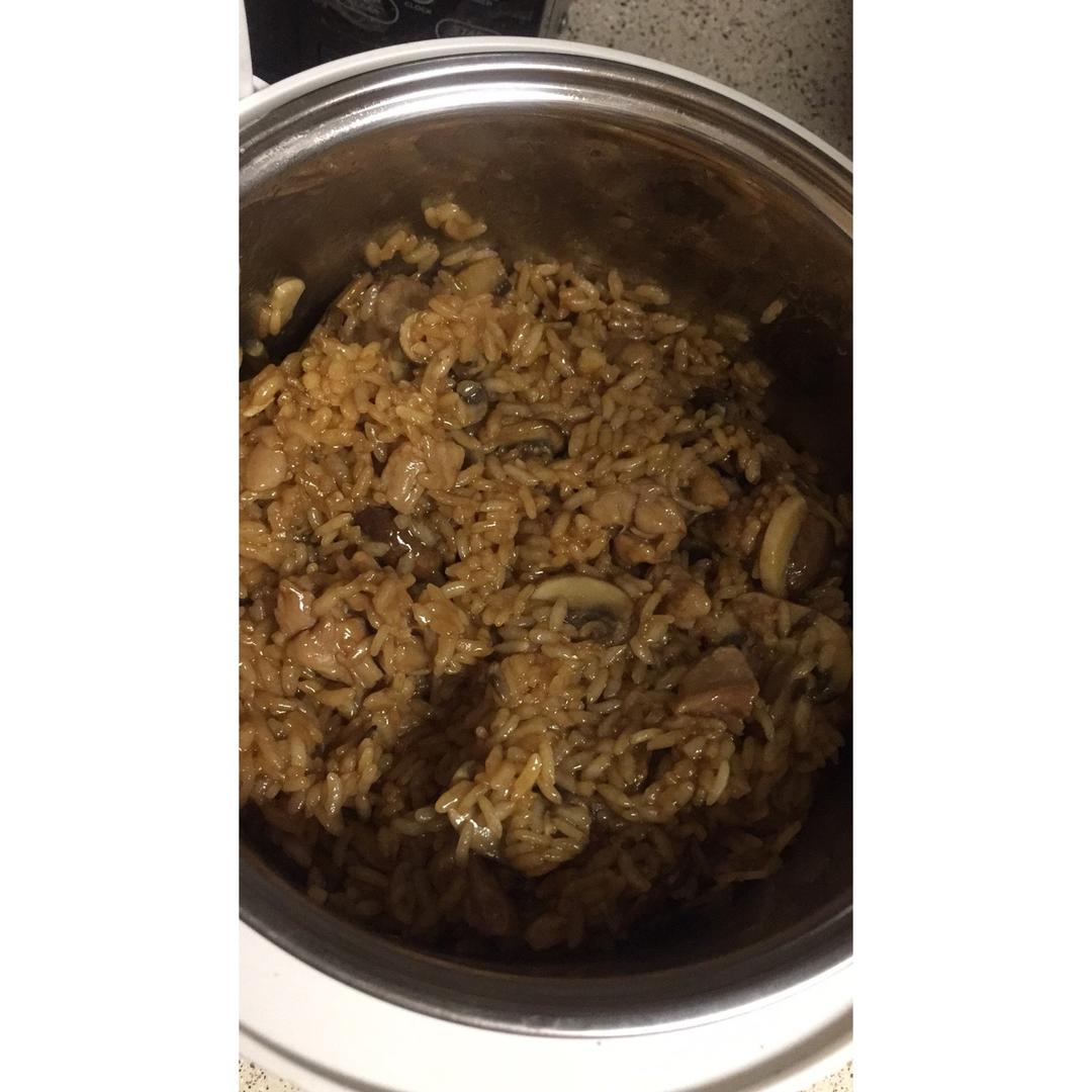 香菇鸡肉饭