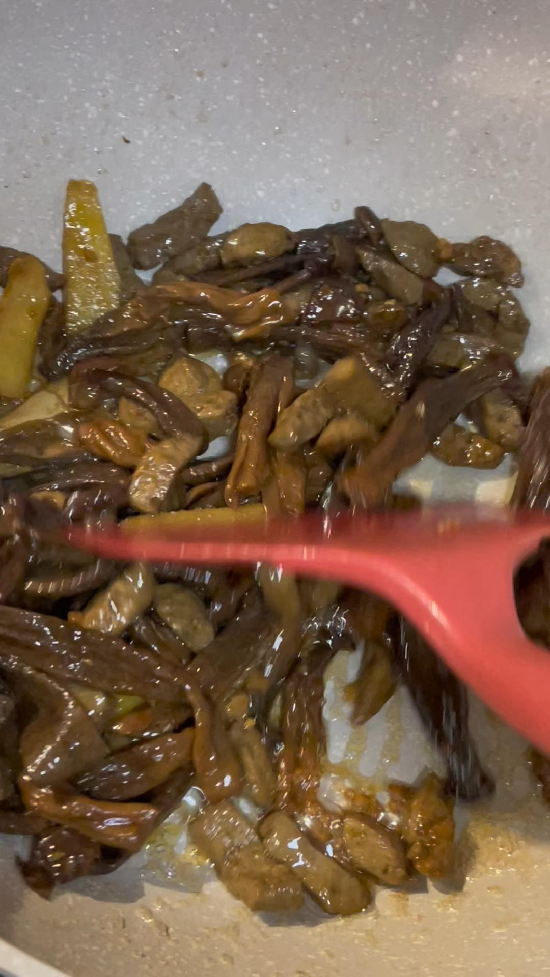 超快手菜：韭黄炒牛肉丸