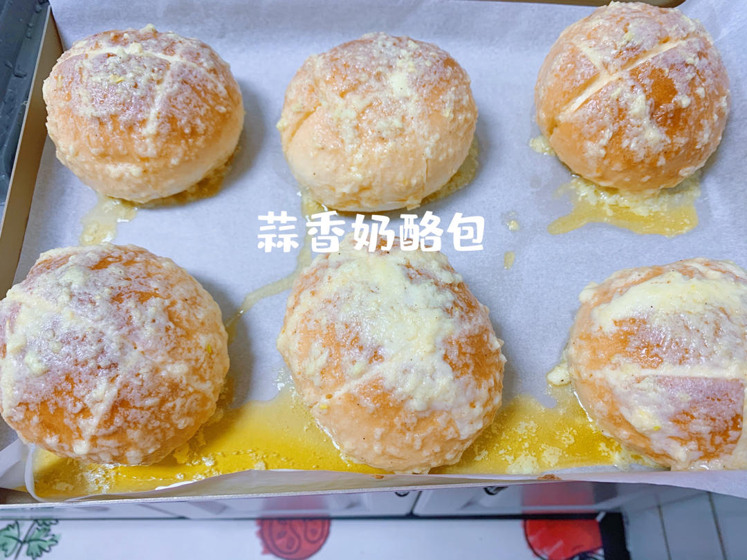 《Tinrry+》超级火的蒜香奶酪包，每一步骤超详细