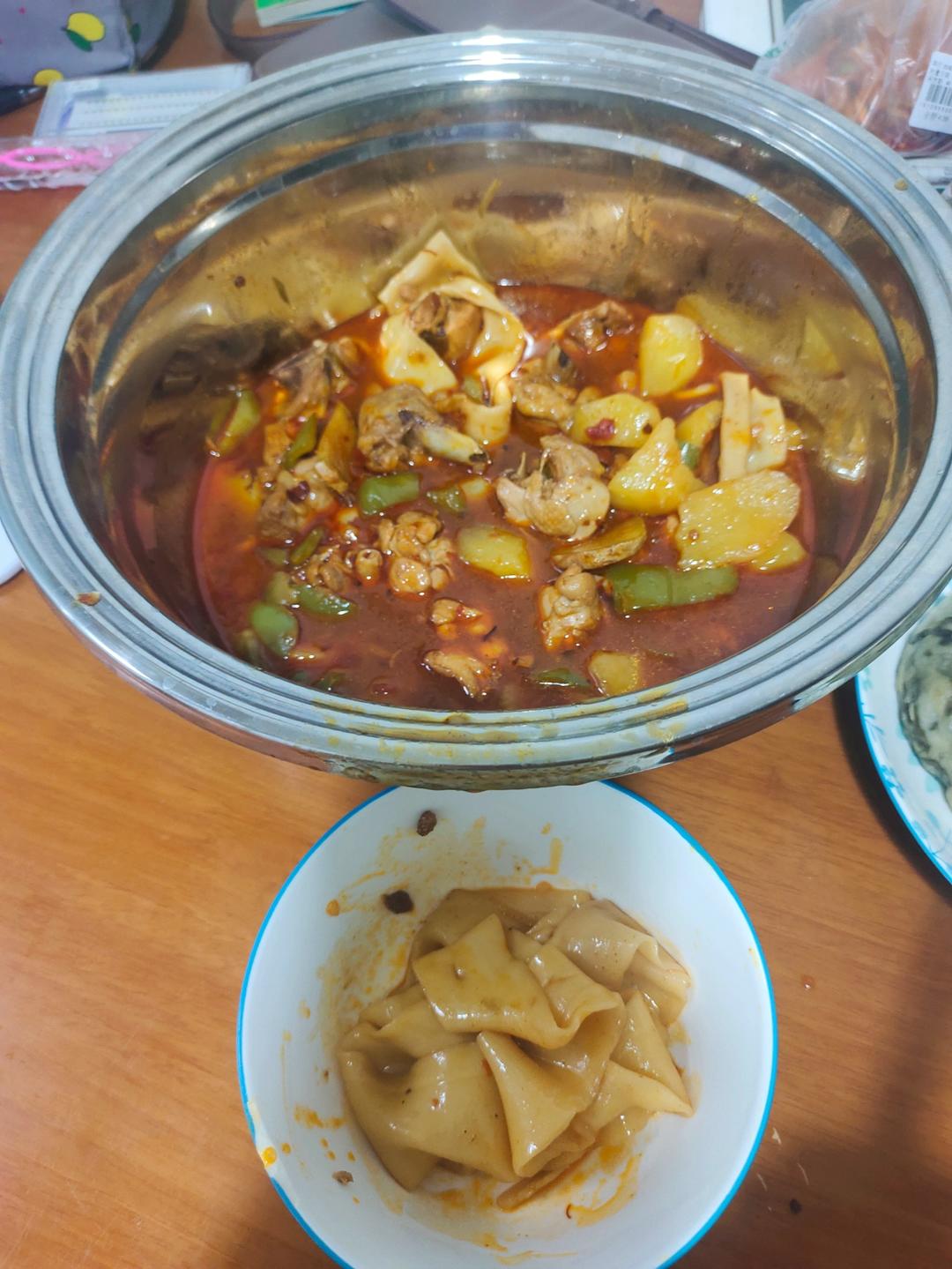 家常大盘鸡加手擀宽面