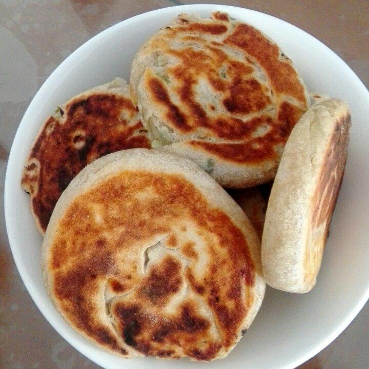 做的烫面麻酱圆饼饼