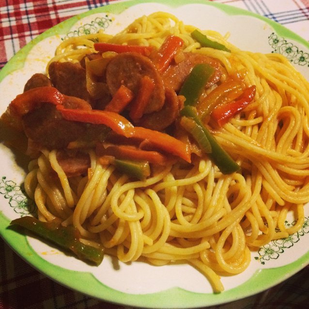 Sheldon喜欢的spaghetti with cut-up hotdogs 香肠意大利面