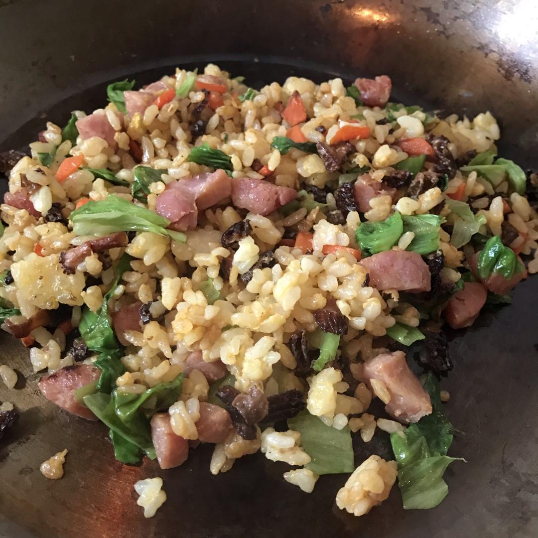 羊肚菌腊肠炒饭