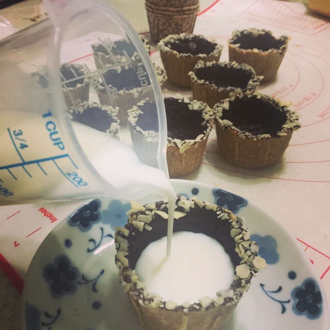 坚果黑巧克力曲奇牛奶杯 Milk-and-Cookie Shots