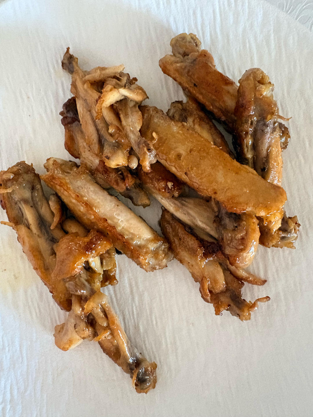 好吃又简单的香煎鸡翅，大人小孩都爱吃，鲜香味美，关键还简单易上手，大家一起来试试吧