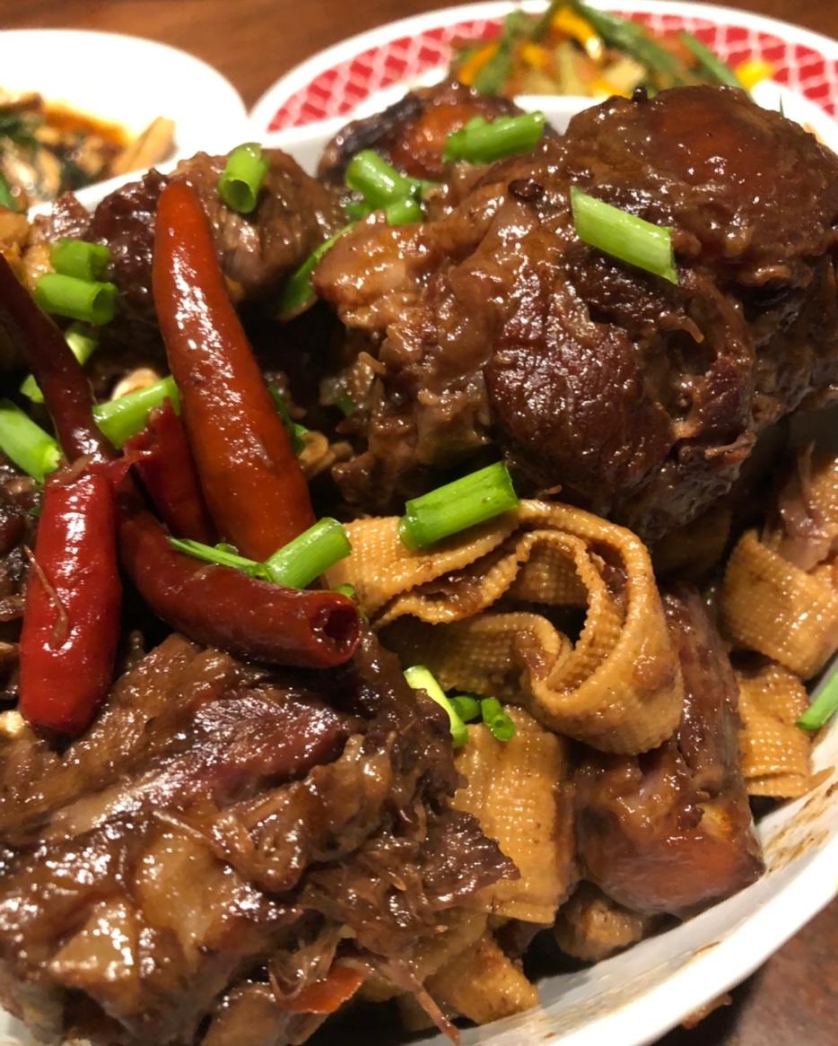 酱烧牛尾