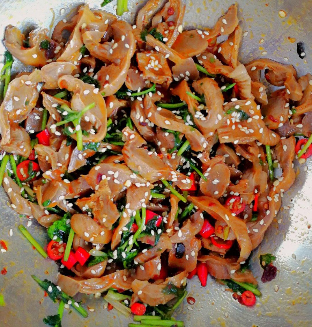 香菜凉拌卤鸡胗