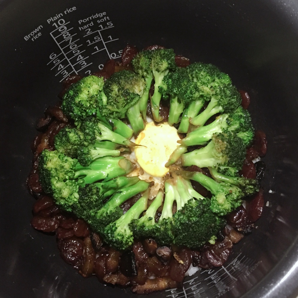 广式腊味煲仔饭