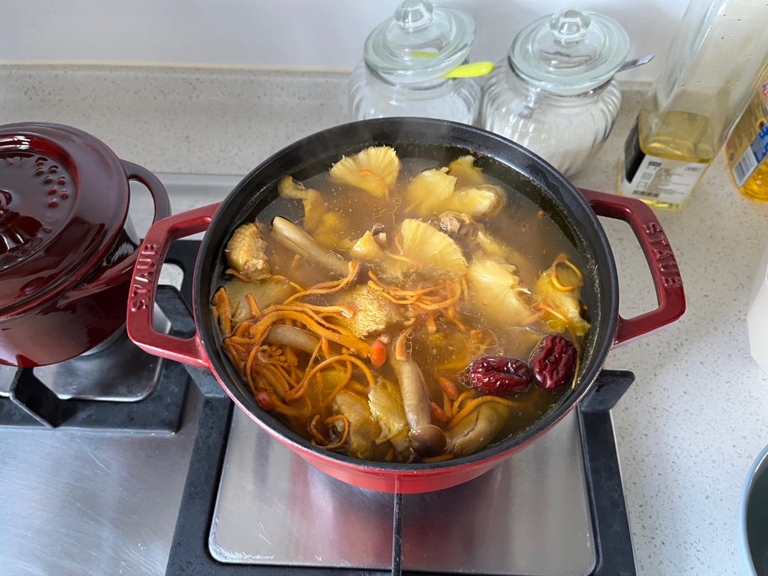 虫草花母鸡汤