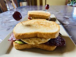 营养美味快手餐—肉蛋果面齐全的爆浆三明治的做法 步骤12