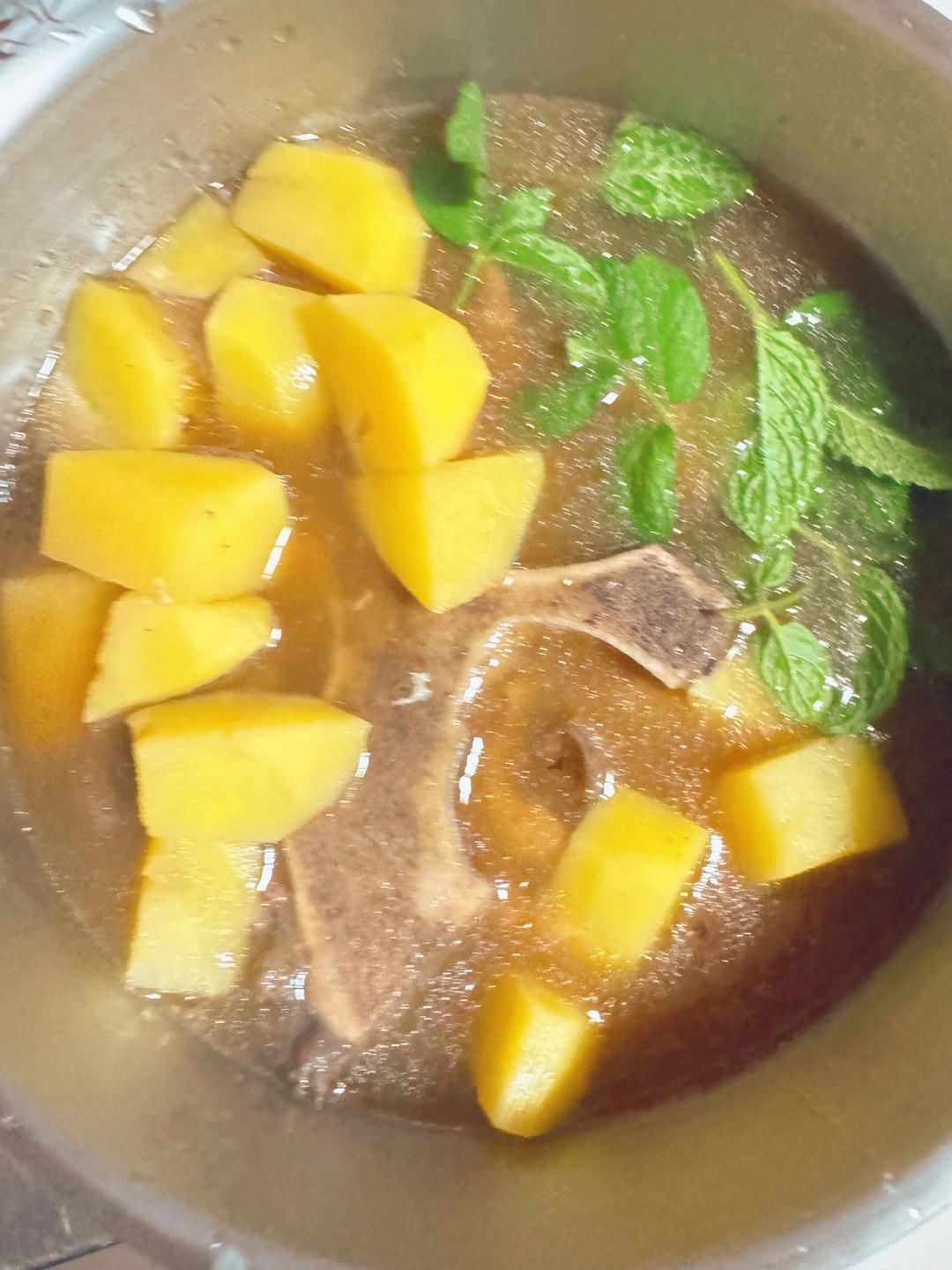 土豆焖脊骨