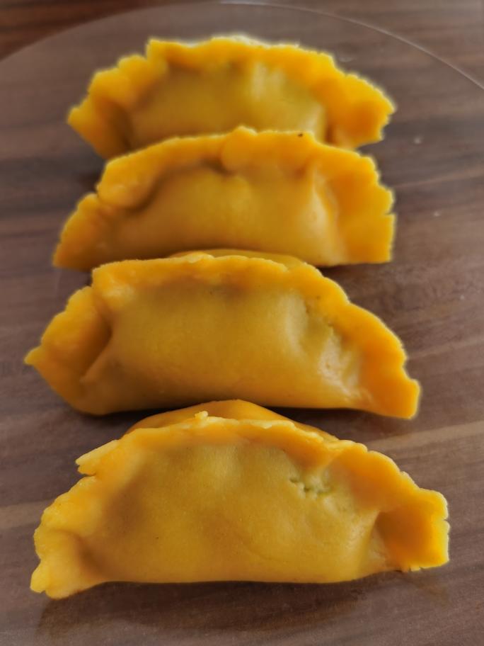 🌽玉米面烫面蒸饺，原汁原味的做法