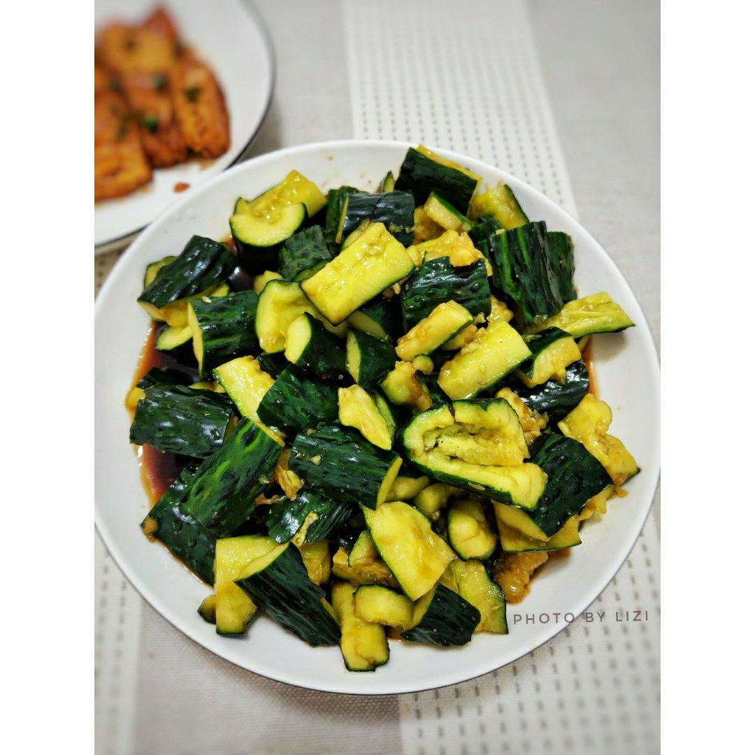 荆芥拌刀拍黄瓜