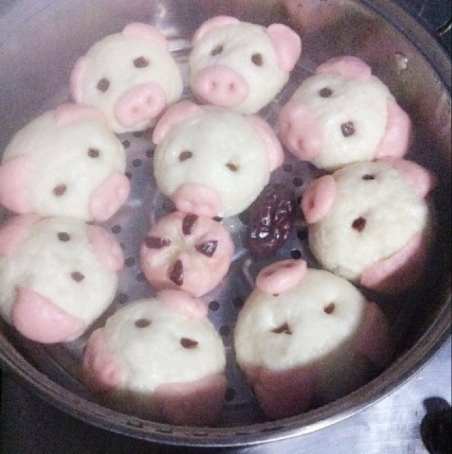 小猪宝宝蜜豆奶黄包