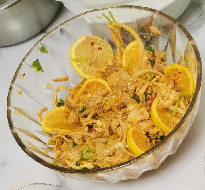 💥疫情期吃啥？🍋柠檬酸辣手撕鸡腿🔥酸辣爽口开胃