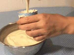北海道纸杯蛋糕|不爆面不塌腰不皱皮的做法 步骤11