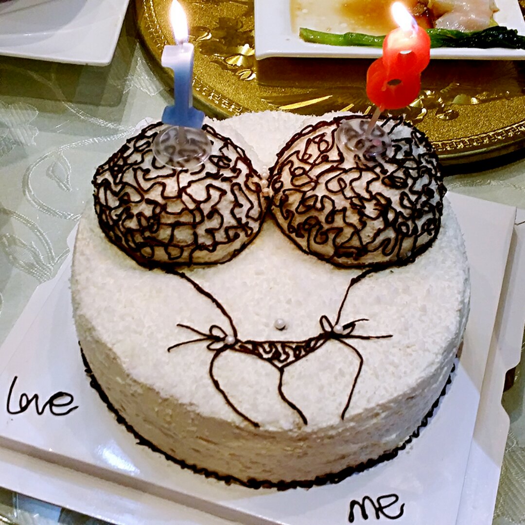 小小的满足做的比基尼蛋糕