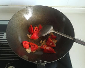 大头菜炒西红柿的做法 步骤6