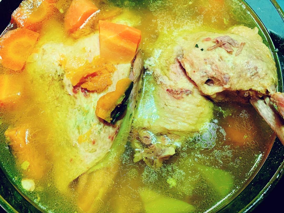 贝贝南瓜鸭腿汤