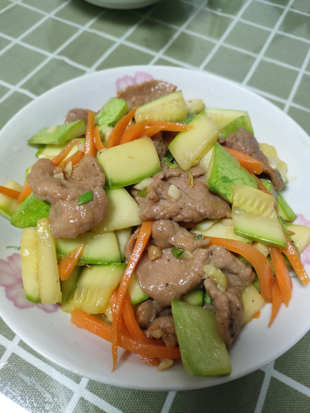 西葫芦炒牛肉