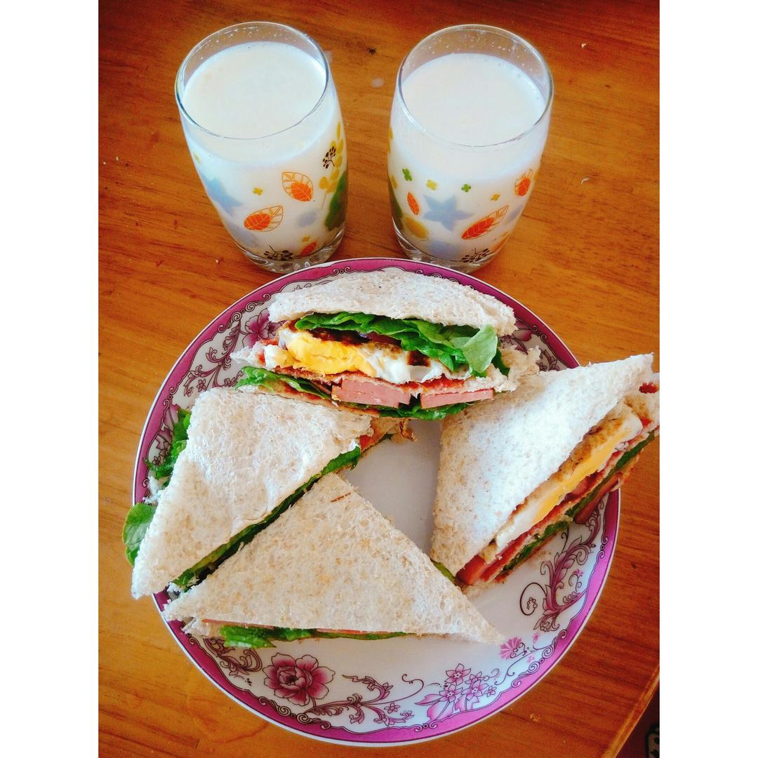 火腿芝士三明治