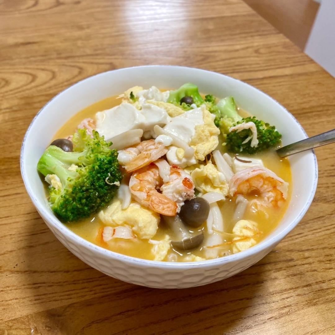 豆腐鲜虾菇菌汤