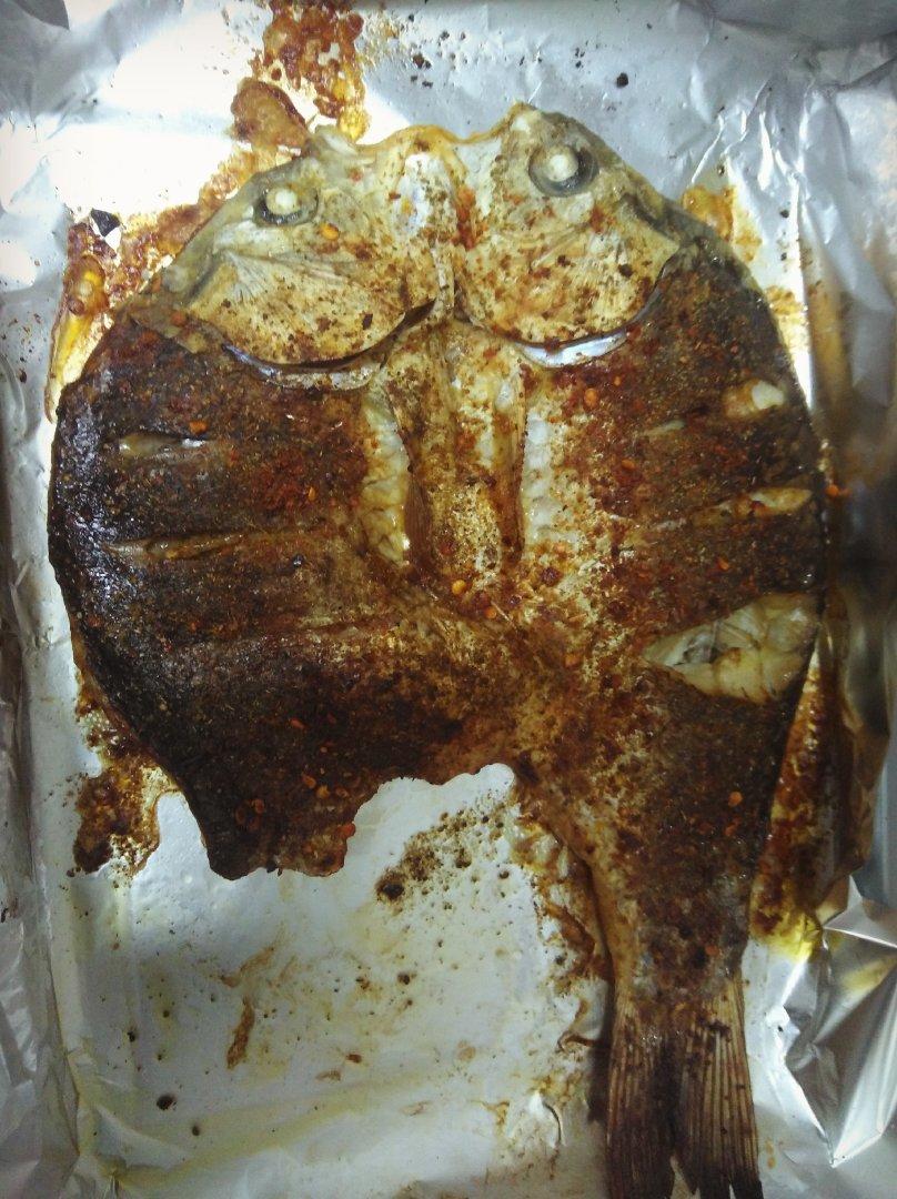 烤箱 香辣烤鲫鱼 ┎.红.╅)ㄣ做的香辣烤鲫鱼