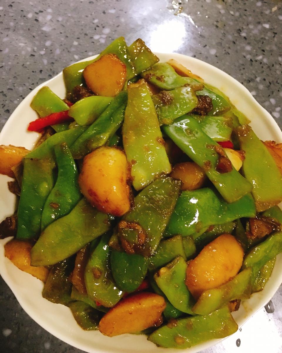 娟娟雨做的五花肉炖油豆角土豆