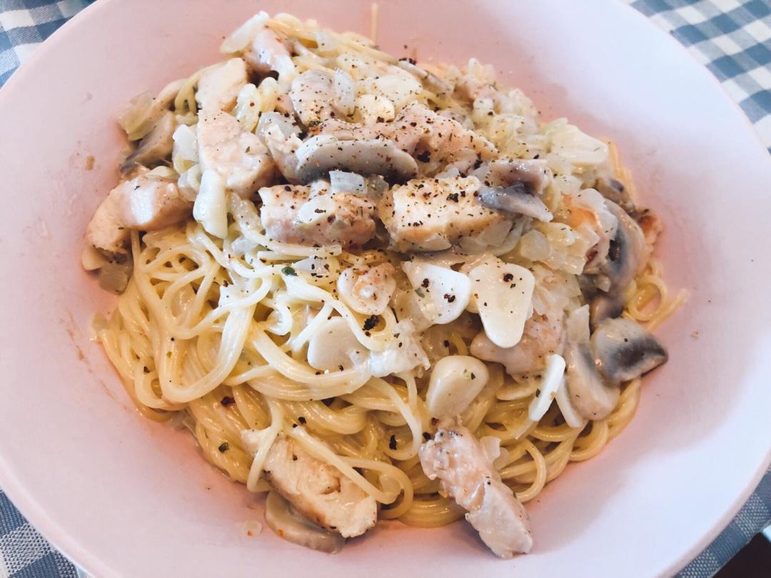 coolki做的奶油鸡肉蘑菇意大利面creamofmushroomchickenpasta