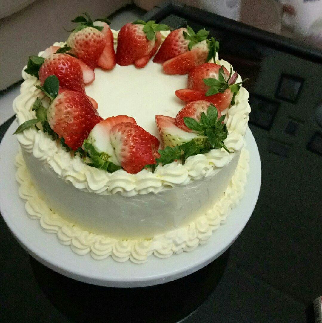 爱烘焙的奶奶做的8寸水果生日蛋糕