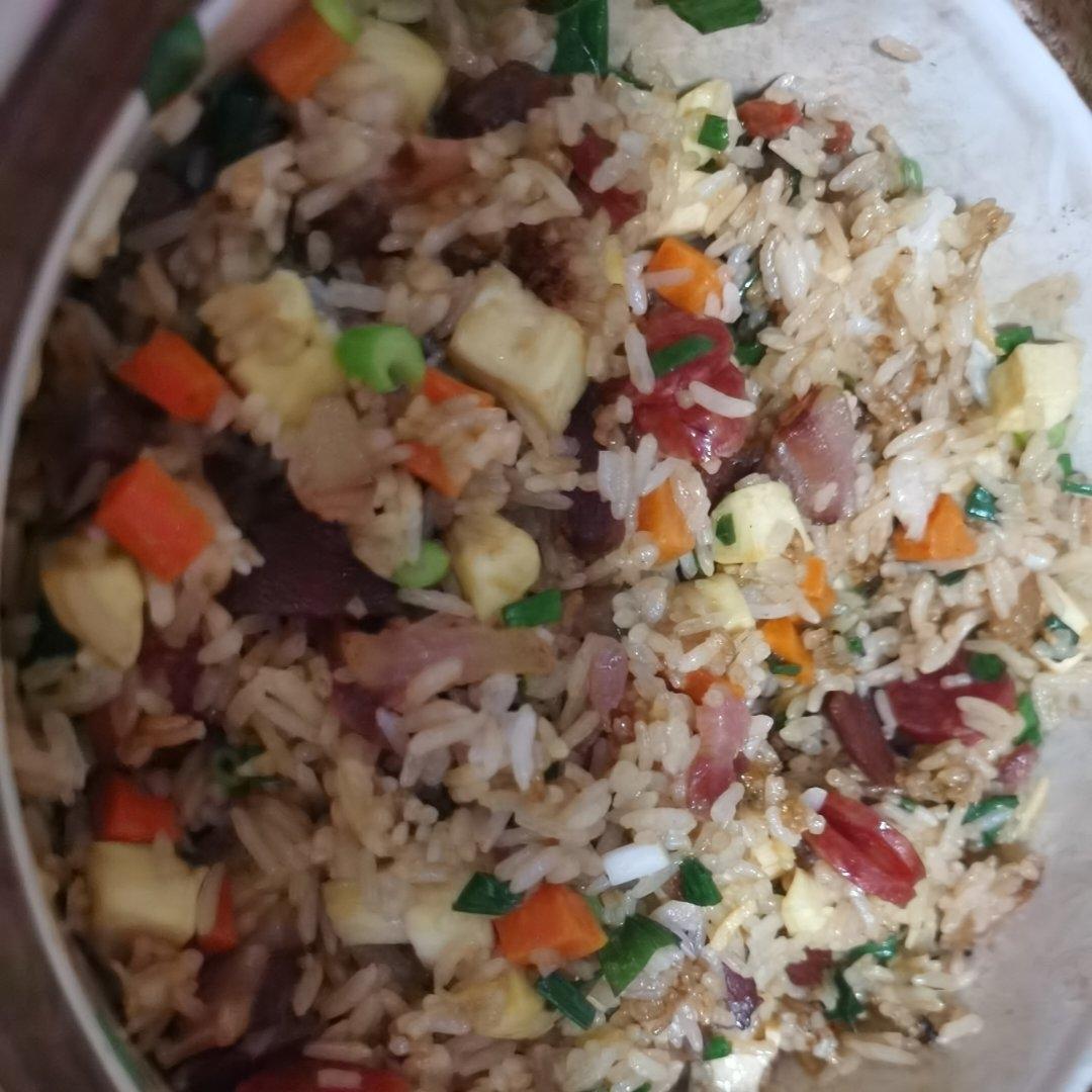 腊味煲仔饭，20分钟饭菜同出
