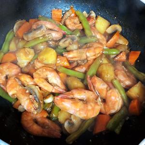 集主食蔬菜蛋白质于一锅的乱炖虾的做法 步骤8
