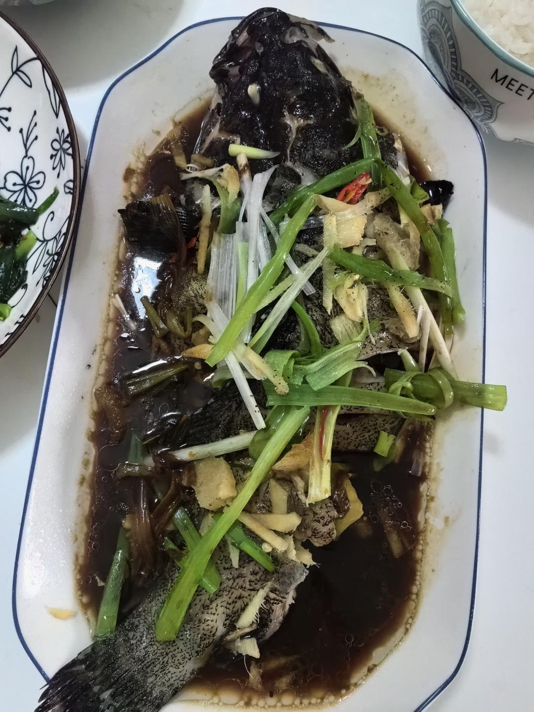 为什么广东人做清蒸多宝鱼那么好吃？教你正确做法，鲜嫩没有腥味