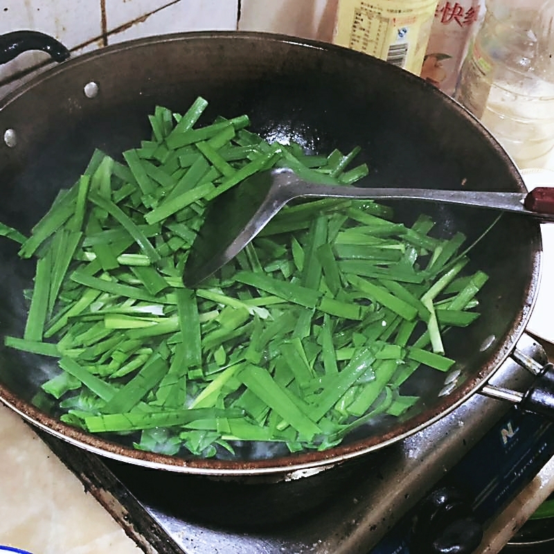 清炒韭菜的做法 步骤2
