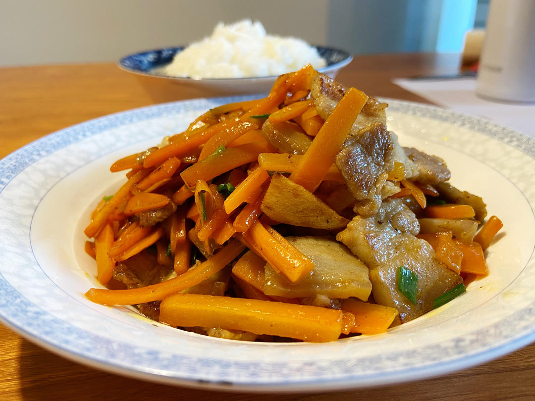 红萝卜炒肉片